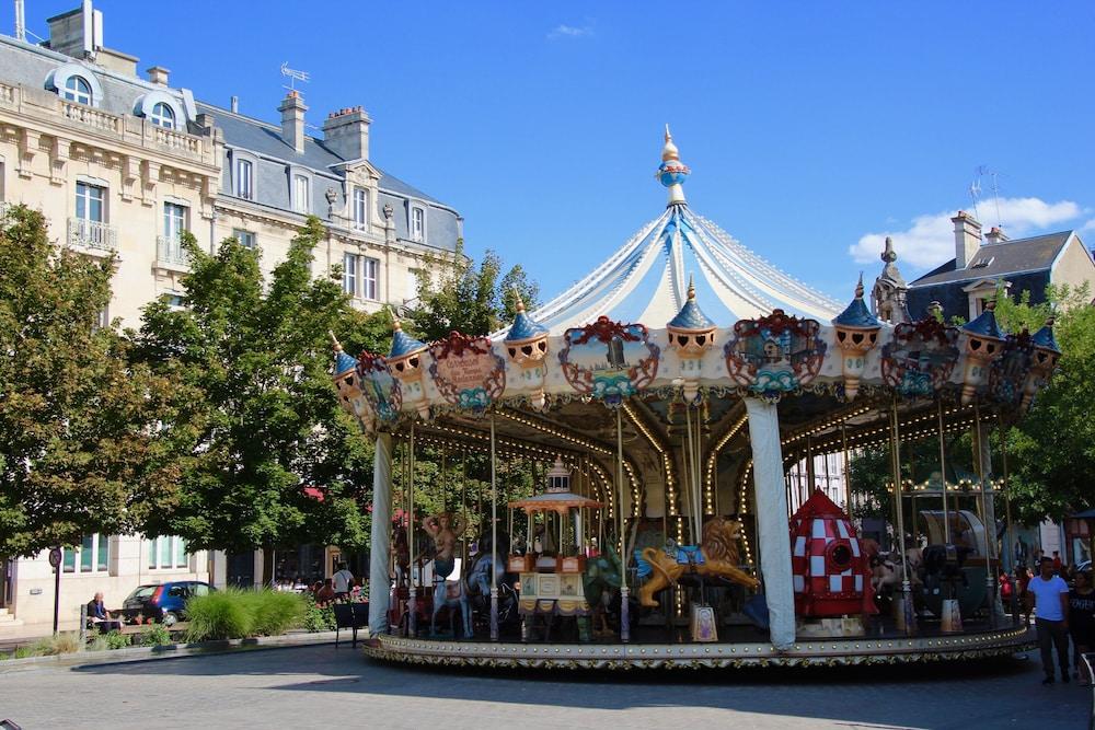 Logis Hôtel du Cirque Troyes centre historique Extérieur photo