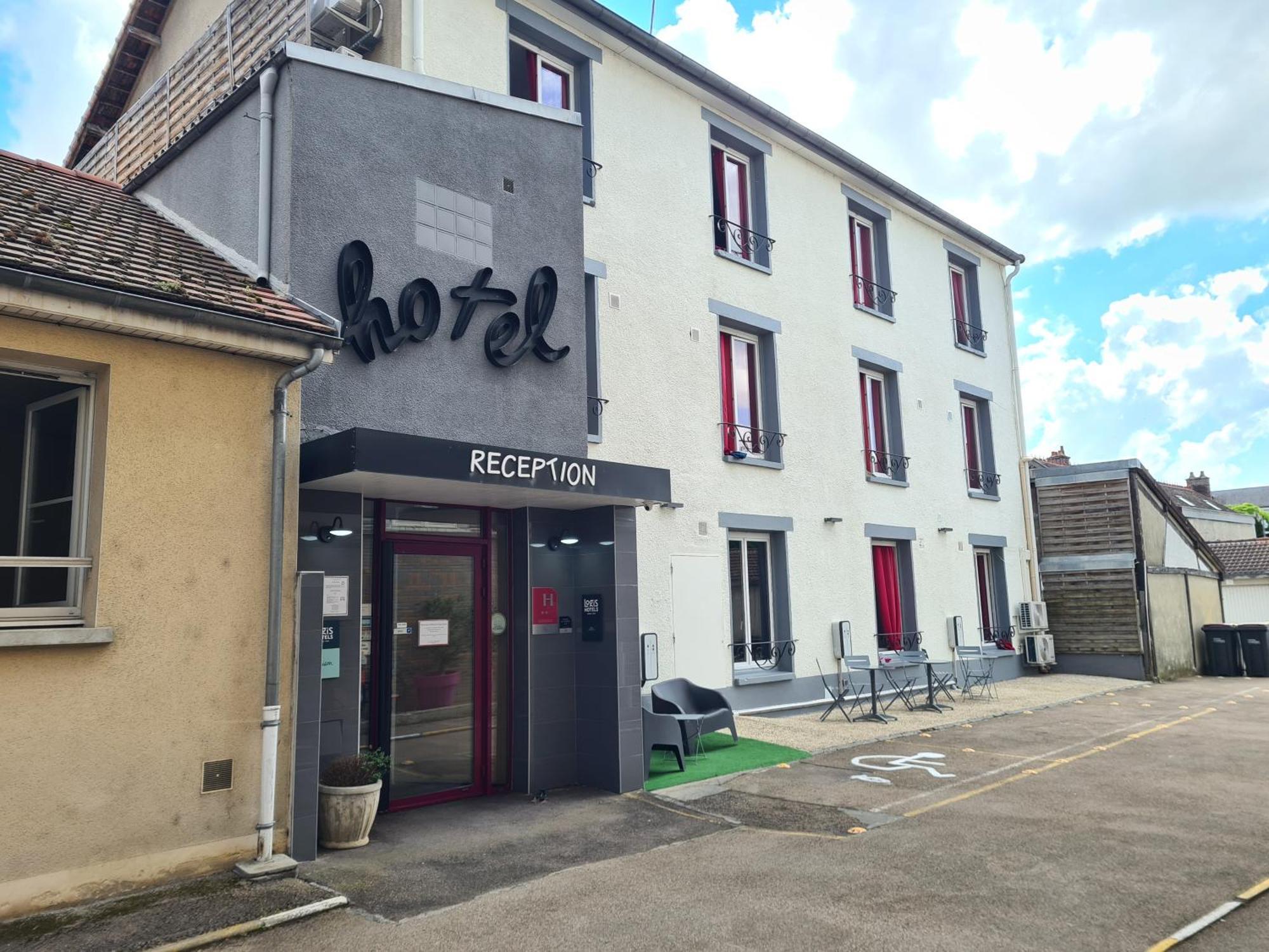 Logis Hôtel du Cirque Troyes centre historique Extérieur photo