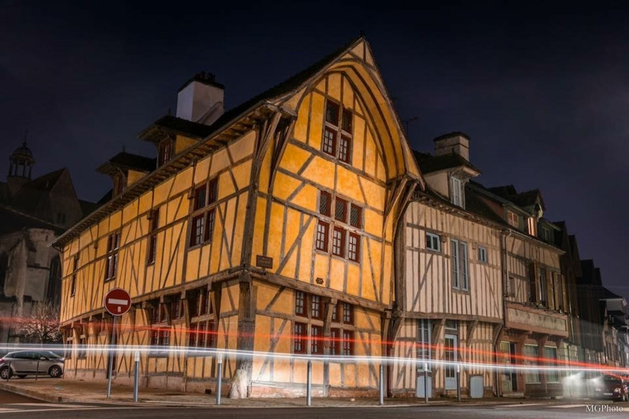 Logis Hôtel du Cirque Troyes centre historique Extérieur photo