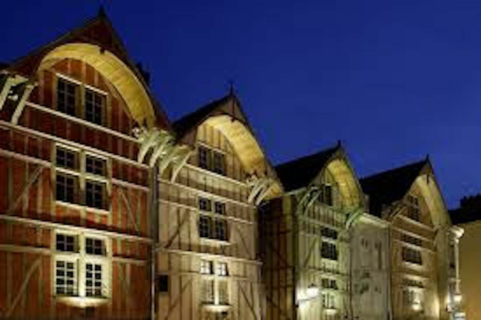 Logis Hôtel du Cirque Troyes centre historique Extérieur photo