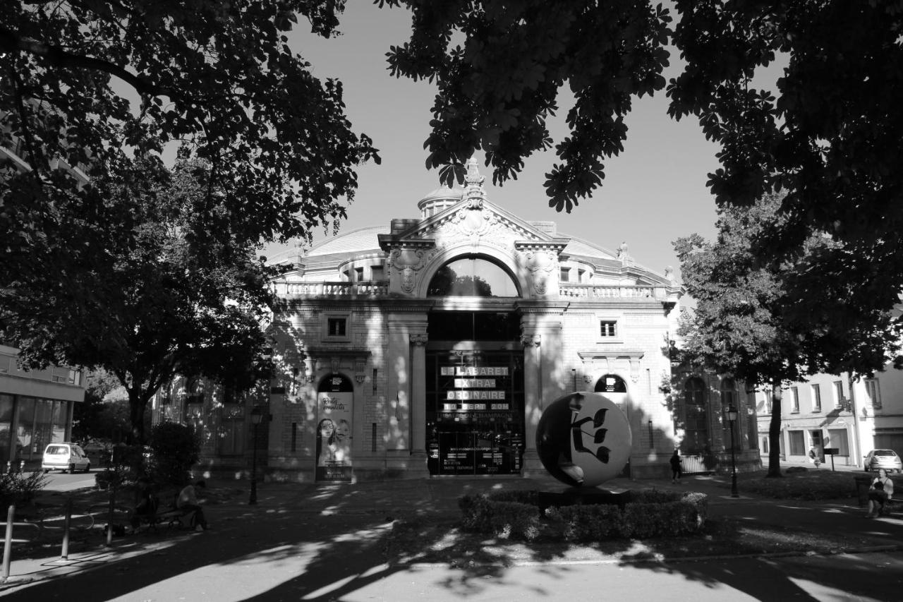 Logis Hôtel du Cirque Troyes centre historique Extérieur photo